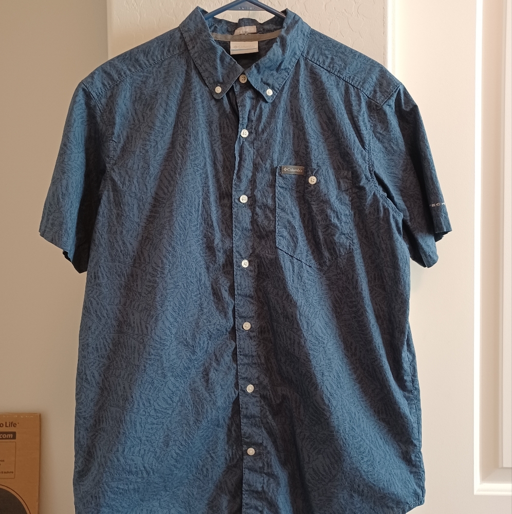 Men's Columbia casual button down shirt